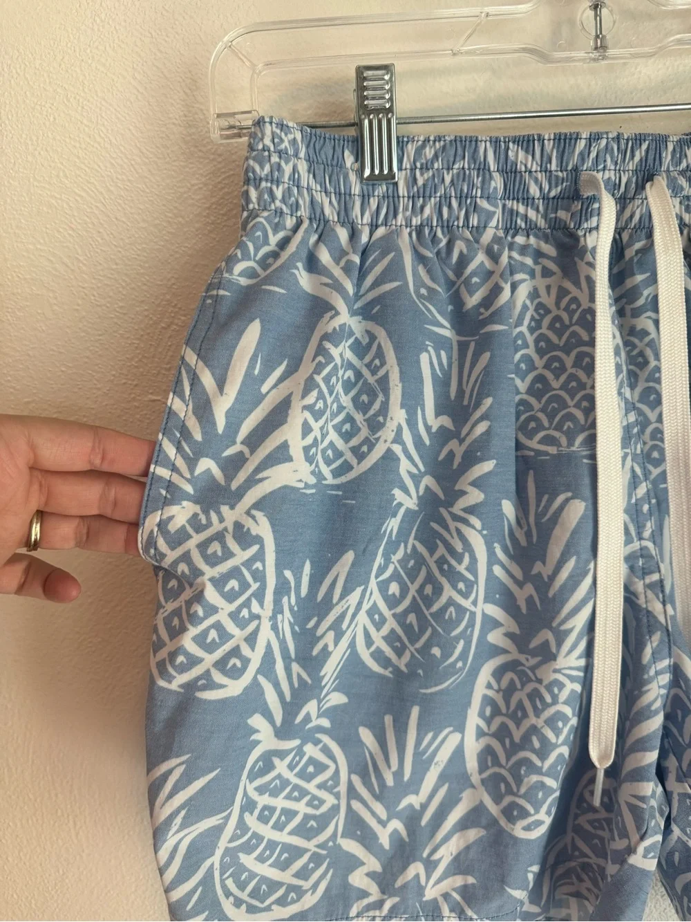 chubbies Mens's  Blue Pineapple Summer Swim Trunks